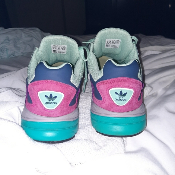 Adidas Falcon - Picture 6 of 6